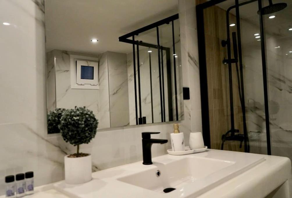 Cosy Loft Apartment พาทรา ภายนอก รูปภาพ